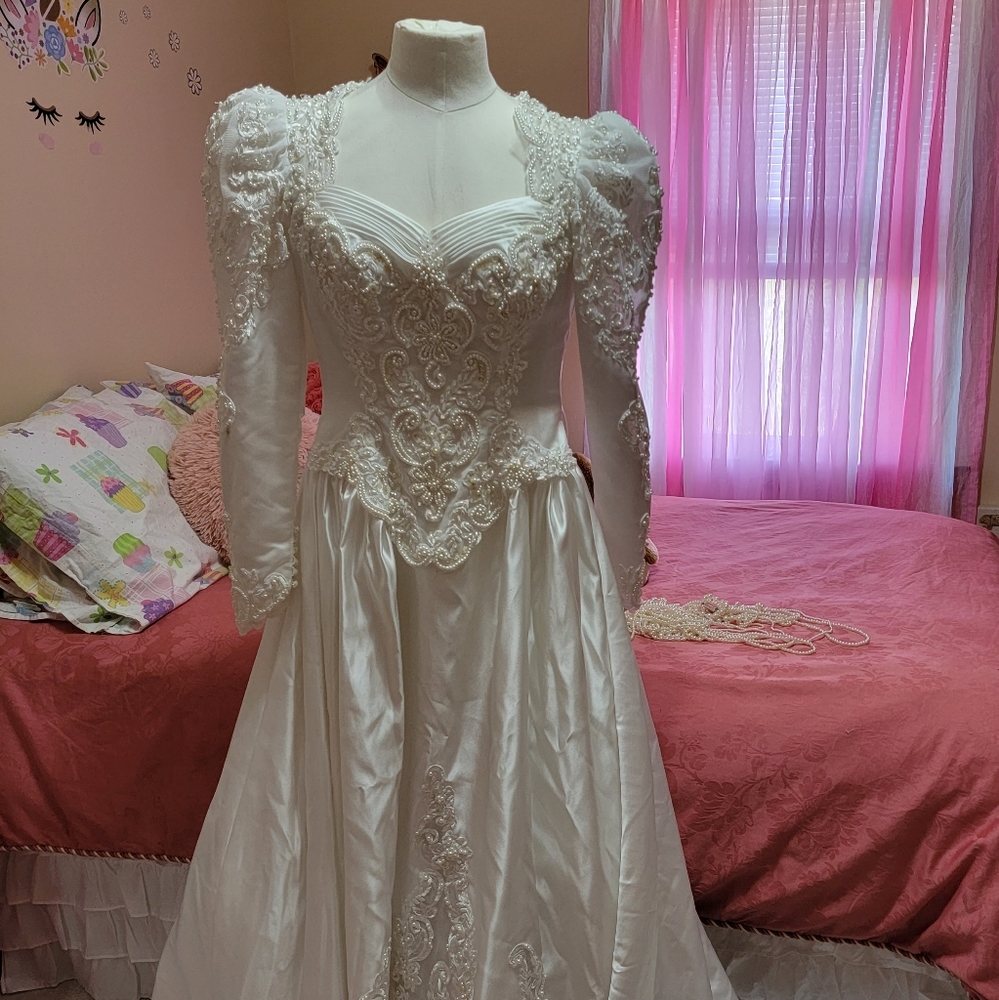 Beautiful vintage wedding dress